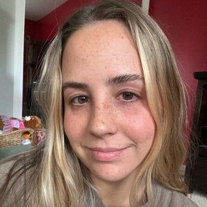 Meet your Posher, Claire